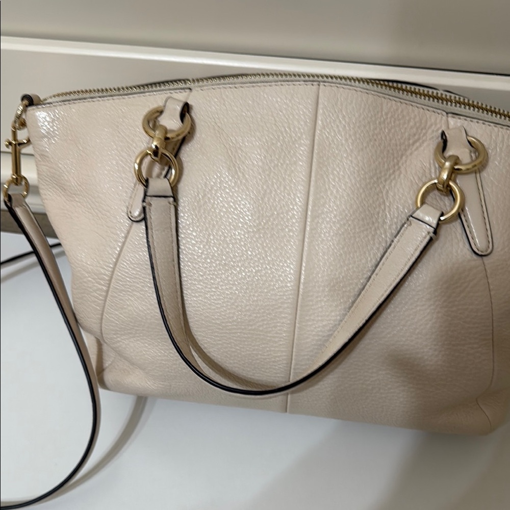 COPY - Coach Cream Shoulder Bag with Gold Accents - Picture 3 of 16